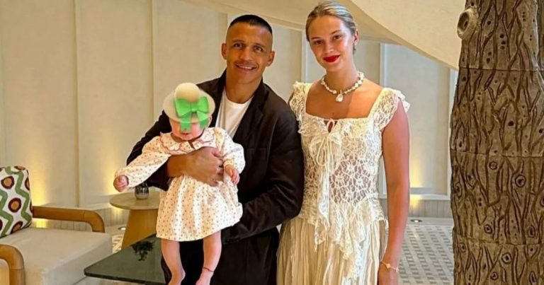 Alexis Sánchez no asistió al bautizo de su hija y Alexandra Litvinova salió a defenderlo: “Papá tiene un trabajo muy difícil”