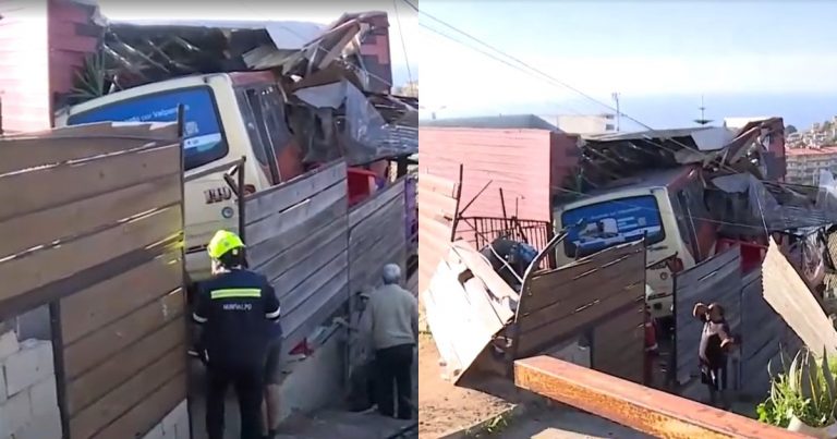 Micro se desbarranca en Playa Ancha y cae sobre una vivienda en Valparaíso