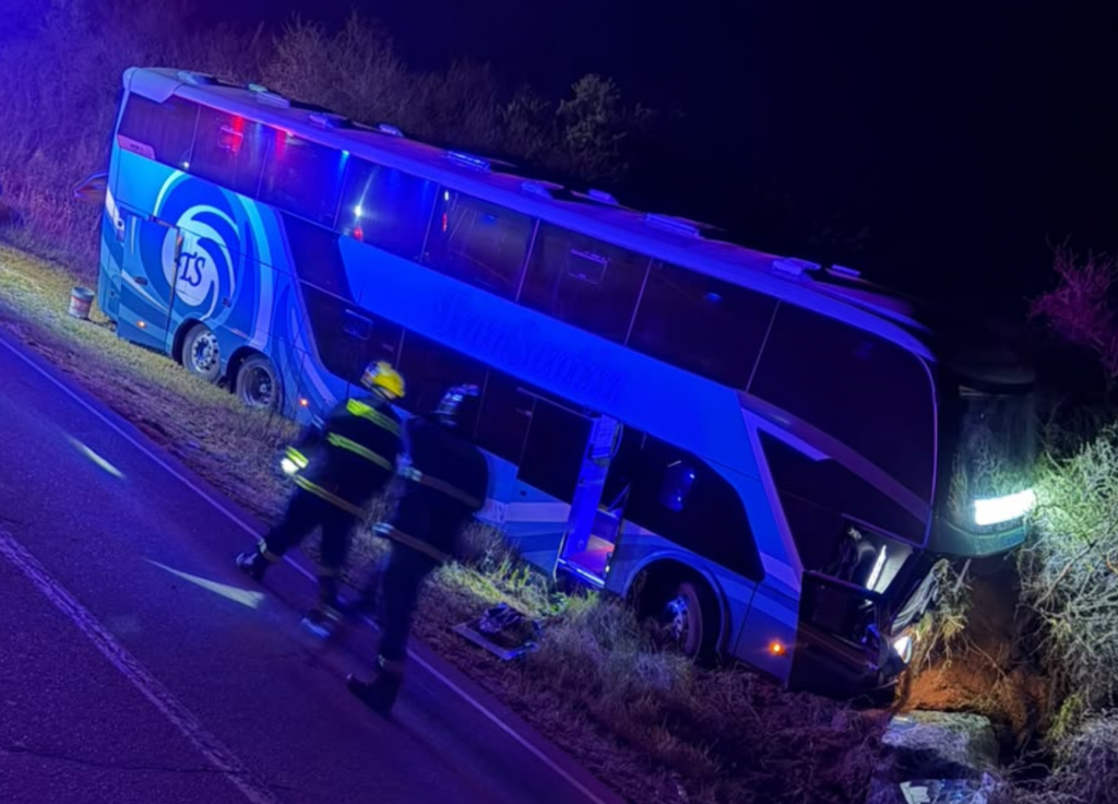 Choque de bus en Litueche deja un fallecido y cinco lesionados