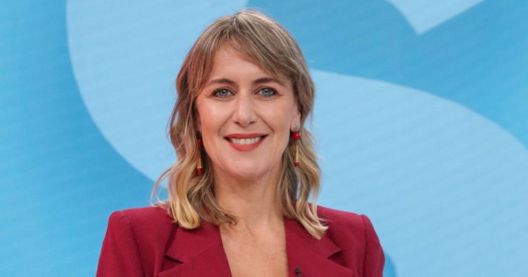 Carolina Urrejola recibe importante premio por su trayectoria y uso del lenguaje: “Me emociona mucho”