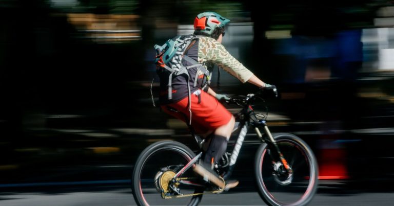 Inscripción y chaleco reflectante: Los nuevos requisitos para los ciclistas que suban en Cerro San Cristóbal