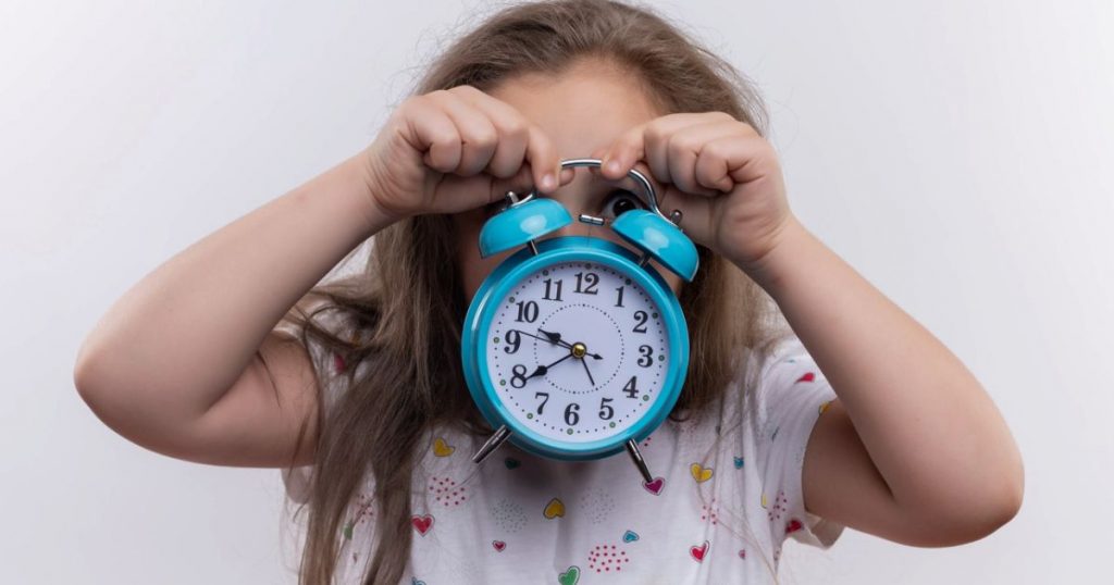 Cambio de hora en niños: cómo reconocer alteraciones en el sueño, ánimo y conducta tras el nuevo horario