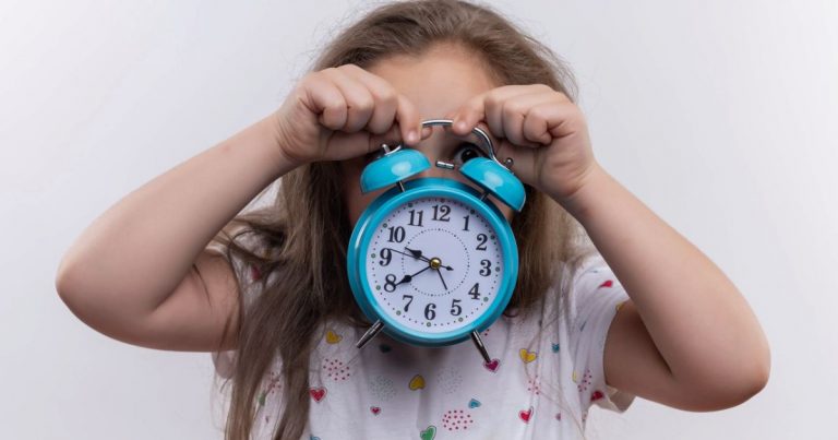 Cambio de hora en niños: cómo reconocer alteraciones en el sueño, ánimo y conducta tras el nuevo horario