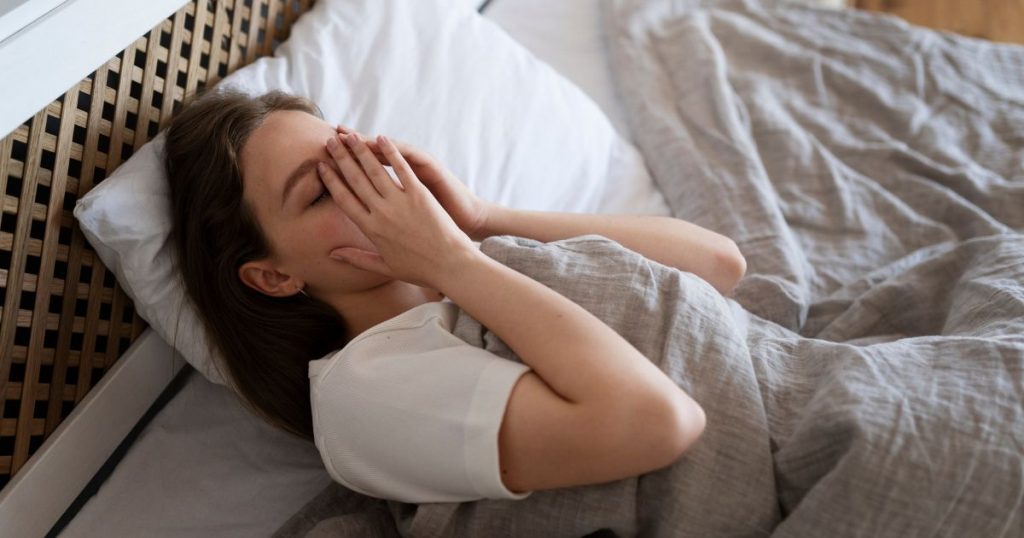 ¿Roncas o respiras por la boca al dormir? Las señales que podrían indicar que debes consultar