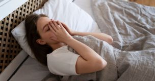 ¿Roncas o respiras por la boca al dormir? Las señales que podrían indicar que debes consultar