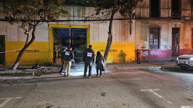 Disparos contra exbodega en Independencia dejan un fallecido: PDI analiza 26 evidencias balísticas