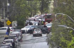 Volcamiento de vehículo provoca congestión en Independencia: Bomberos atiende emergencia