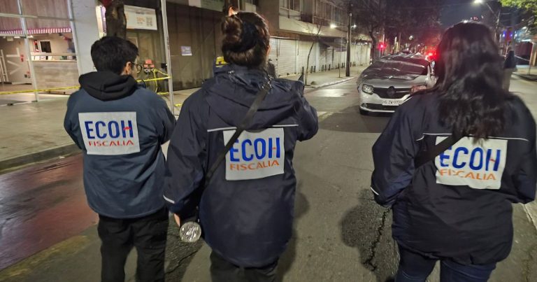 Hombre de 42 años muere tras recibir disparos desde otro vehículo en Santiago