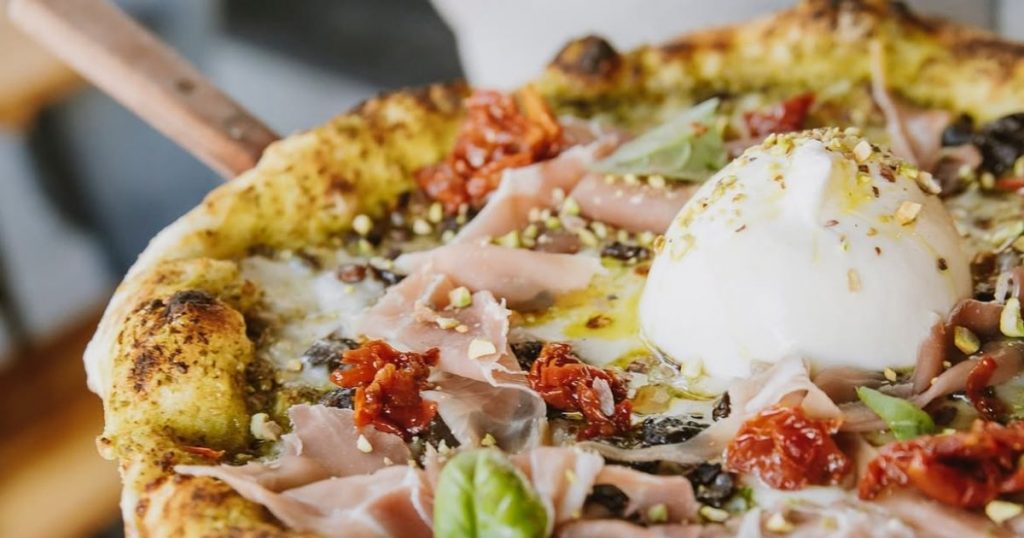 Michele Puzio, fundador de Alleria Pizzería, lleva su pizza chilena al ranking mundial: “Es el Oscar de este arte”