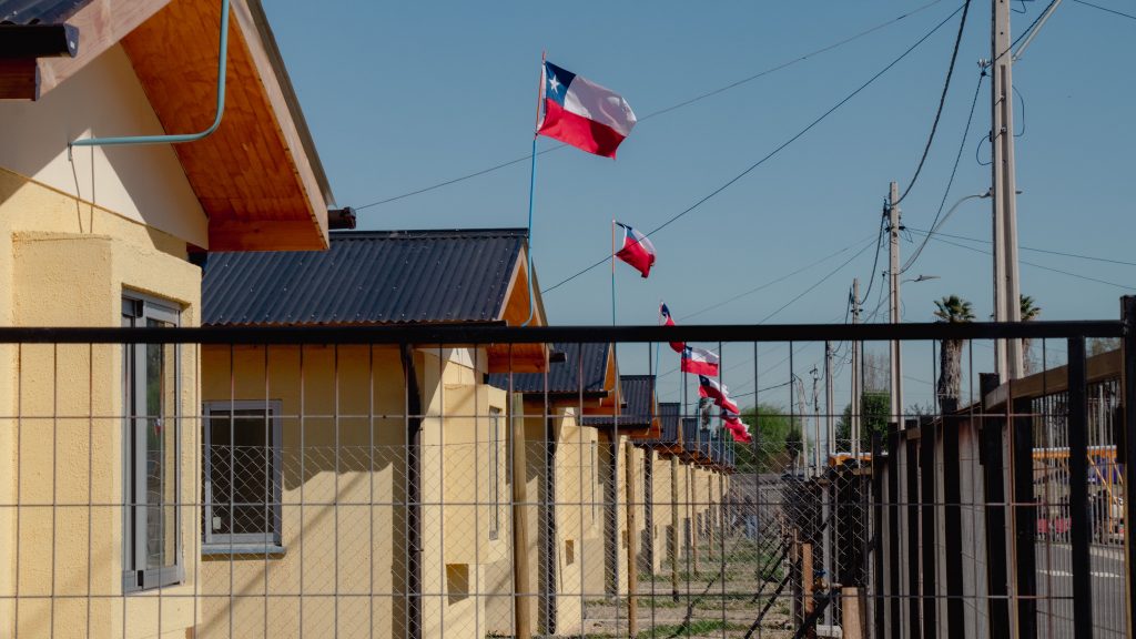 Minvu entrega viviendas a 26 familias de Pichidegua tras 37 años de espera por la casa propia