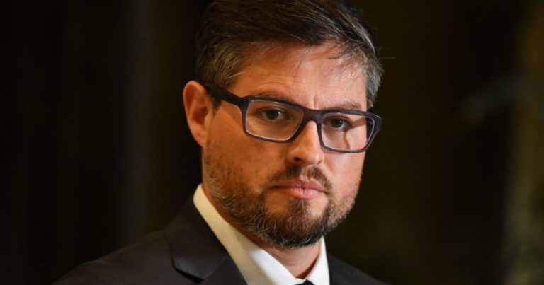 Jefe bancada PDG por proyecto de Sala Cuna Universal: “No es buena idea vestir un santo para vestir a otro santo”