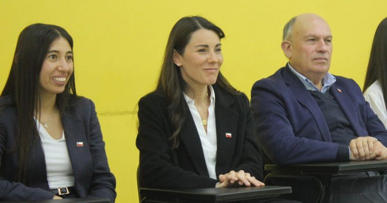 Ministra Arzola visita colegio en Biobío y destaca innovadoras estrategias de gestión y convivencia escolar