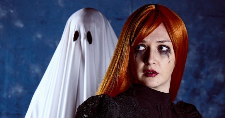 “Fantasmas” llega al Teatro Camilo Henríquez con una inquietante mirada sobre la inteligencia artificial