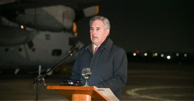 Canciller argentino aclara dichos sobre Estrecho de Magallanes y asegura que respetarán tratados con Chile