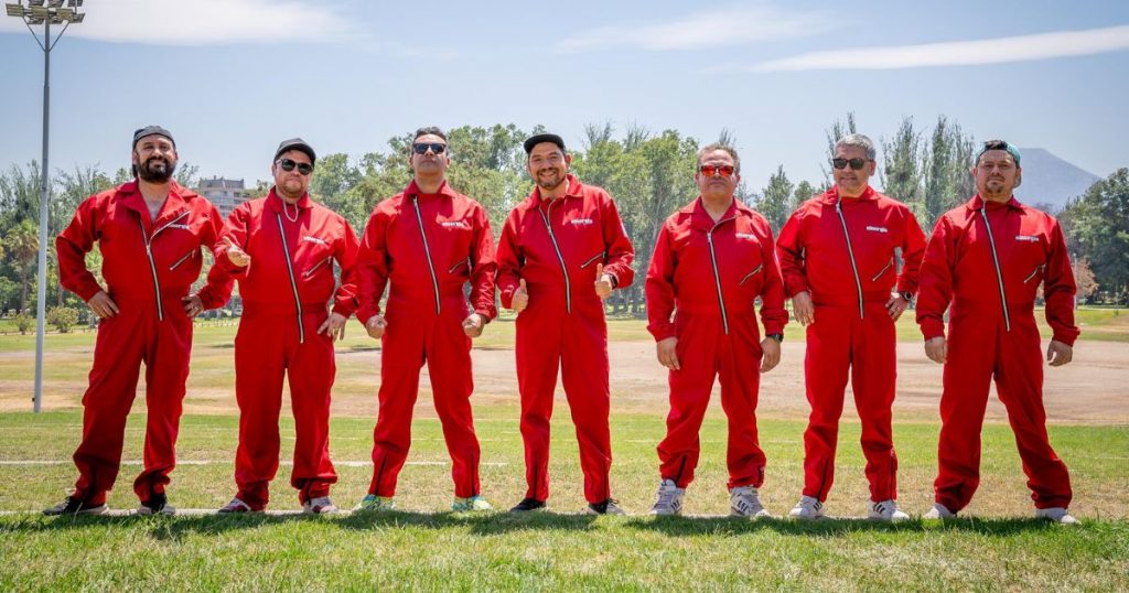 Sinergia estrena “Me Va a Dar…”: el videoclip que transforma la presión cotidiana en una olla a punto de explotar