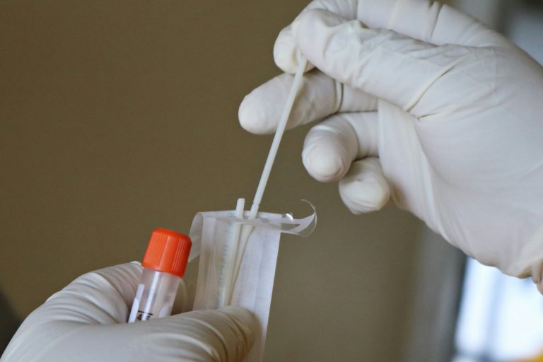Test de drogas complica contratación minera: empresas reportan que hasta 70% de candidatos no avanza