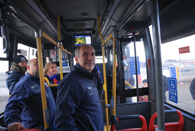 Serán 130 buses eléctricos: Biministro De Grange anuncia mejoras al proyecto de electromovilidad para Punta Arenas