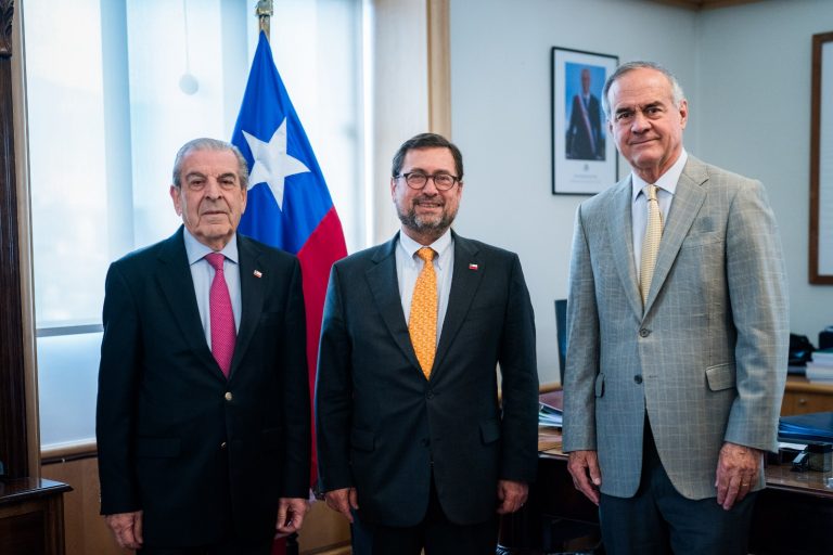 Ministro Pérez Mackenna se reúne con el expresidente Eduardo Frei para abordar temas de política exterior