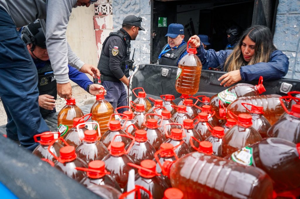 Decomisan más de 1.300 litros de alcohol en fiesta sin autorización en Antofagasta