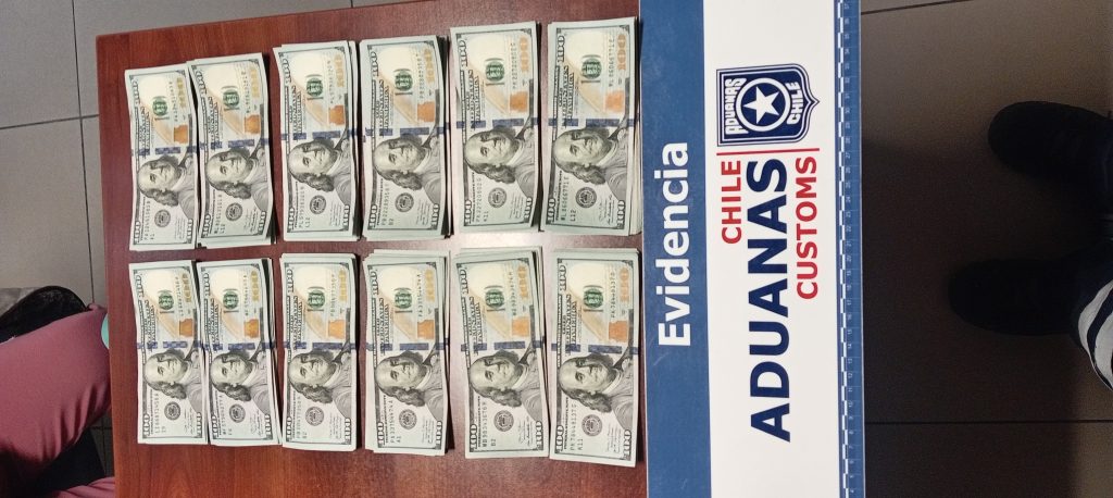 Aduana de Arica detecta más de US$63 mil en efectivo no declarado en Chungará