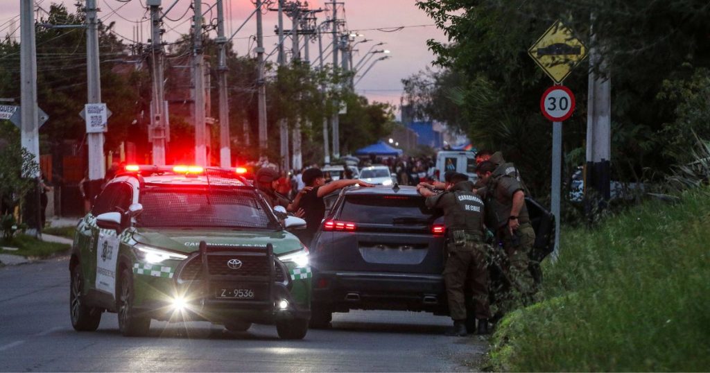 Carabinero baleado en Lo Espejo permanece con diagnóstico reservado: Buscan a acompañantes del ataque