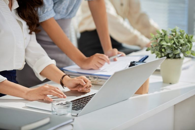 ¿Buscas trabajo? Abren 5.000 vacantes con sueldos de hasta $900 mil: Revisa los cargos y cómo postular