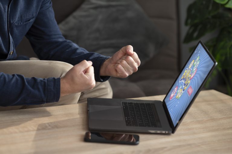 Subtel ordena bloquear 42 sitios de casinos online: Empresas tendrán un plazo máximo de 48 horas