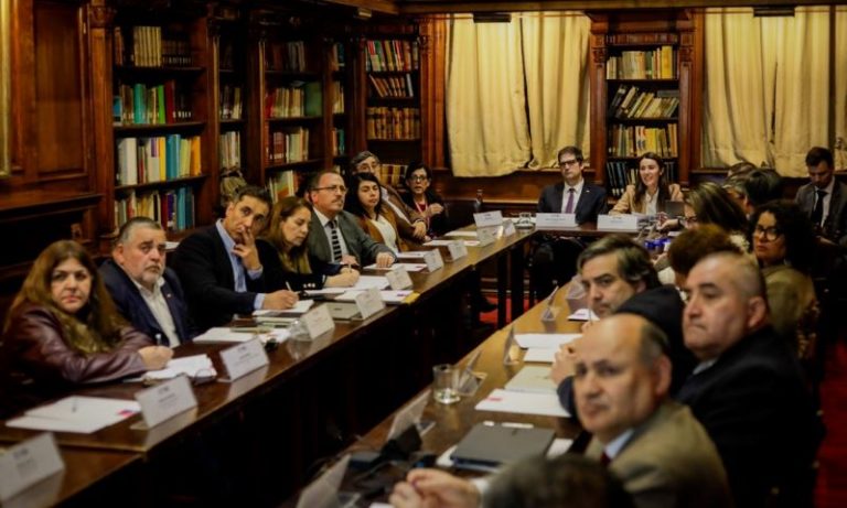 Ministerio de Educación anuncia 20 medidas para apoyar gestión de directores de colegios