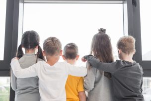 ¿Tu hijo pronuncia mal algunas palabras? Experta explica cuándo es esperable y cuándo consultar
