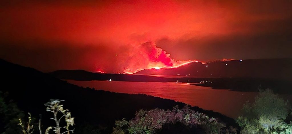 Gigantesco incendio arrasa más de 5.600 hectáreas en una isla de Croacia