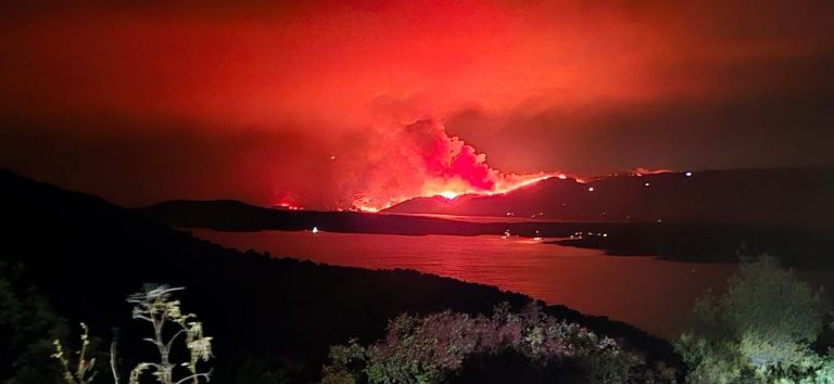 Gigantesco incendio arrasa más de 5.600 hectáreas en una isla de Croacia