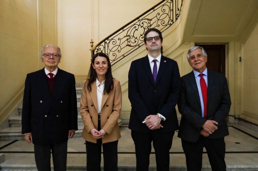 Gobierno presenta hoja de ruta con 20 medidas para reducir burocracia y fortalecer la gestión escolar