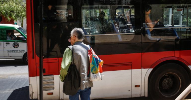 Gobierno lanza plan piloto antievasión con agentes en buses de Santiago: Estarán de incógnito en un recorrido