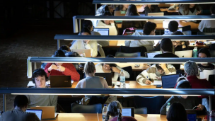 Universitarios que usan ChatGPT creen entender más de lo que realmente pueden explicar, según estudio