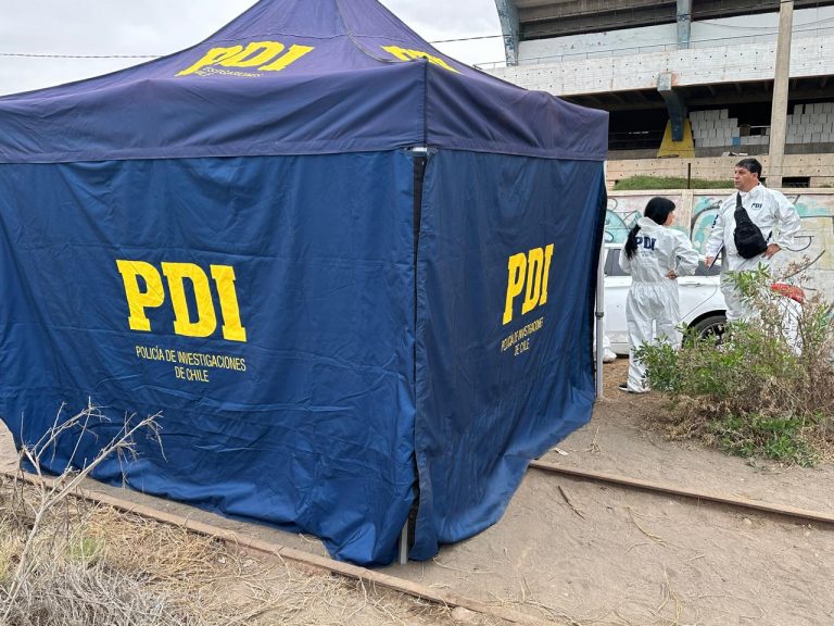 Investigan homicidio de joven de 19 años hallado muerto en playa Chinchorro de Arica