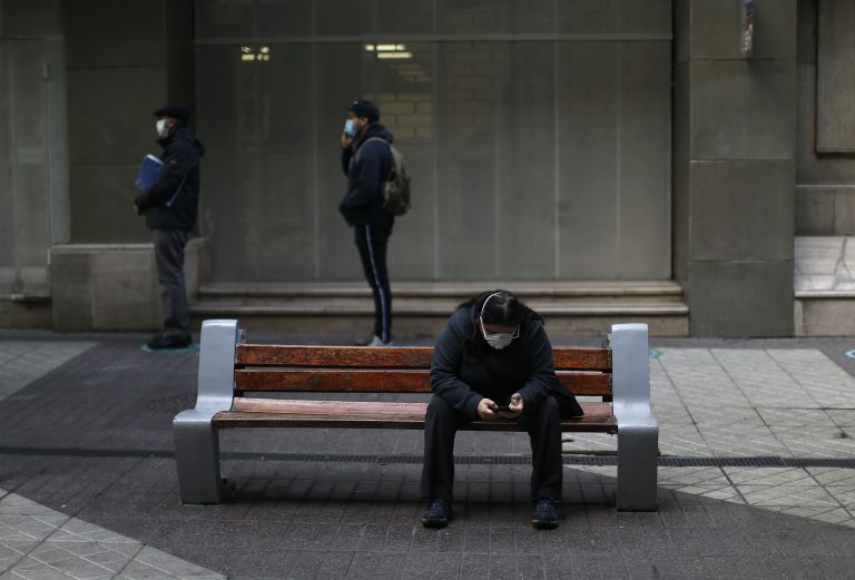 Imacec cae por segundo mes consecutivo: ¿qué está frenando a la economía chilena?