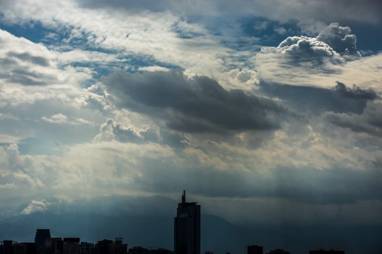 DMC emite ALERTA por tormentas eléctricas en tres regiones: revisa las zonas afectadas