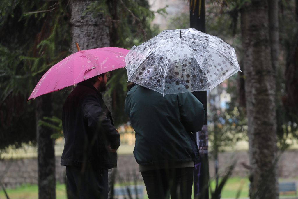 Declaran Alerta Amarilla en la Región Metropolitana por fuertes lluvias del sistema frontal
