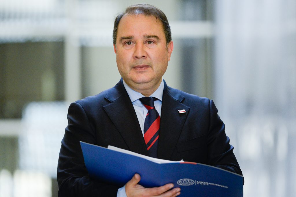 “Limbo migratorio”: Frank Sauerbaum detalla qué ocurre con extranjeros que frenan su expulsión en tribunales