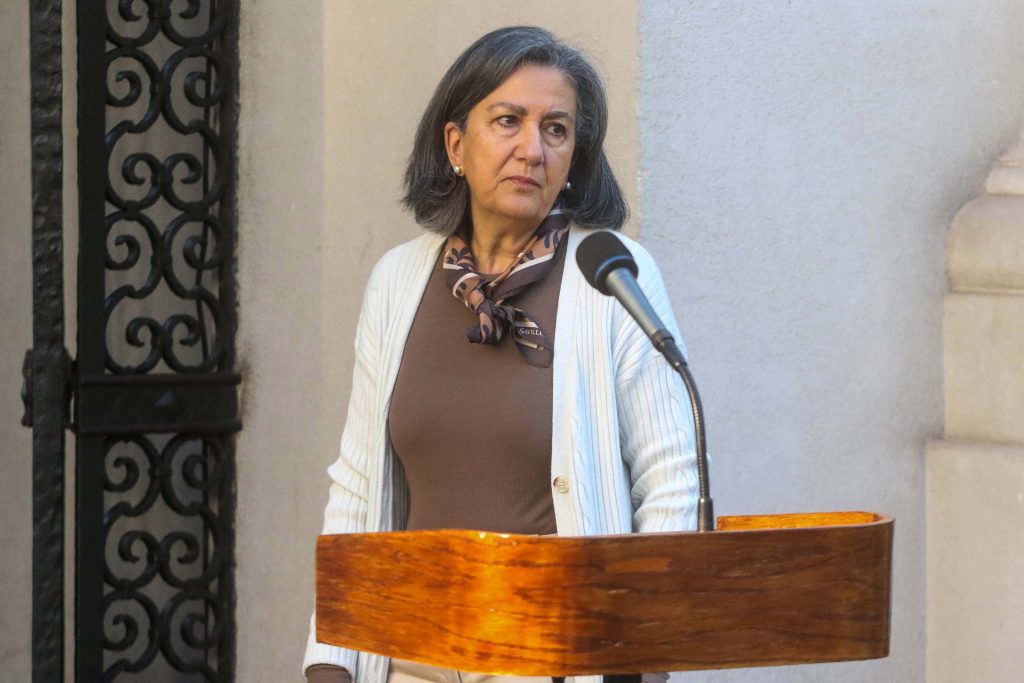 Gobierno busca ampliar Ley Sanna: padres tendrían permiso para acompañar a hijos tras intento de suicidio
