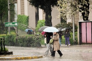 ¿A qué hora lloverá en Santiago? Revisa el pronóstico para este viernes en la Región Metropolitana