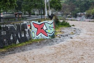 Desborde del río Mapocho obliga a evacuar sector La Manresa en Talagante: activan SAE