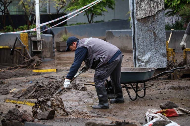 Aluvión en Las Condes: ¿me pueden despedir o descontar el día si no puedo llegar a trabajar?