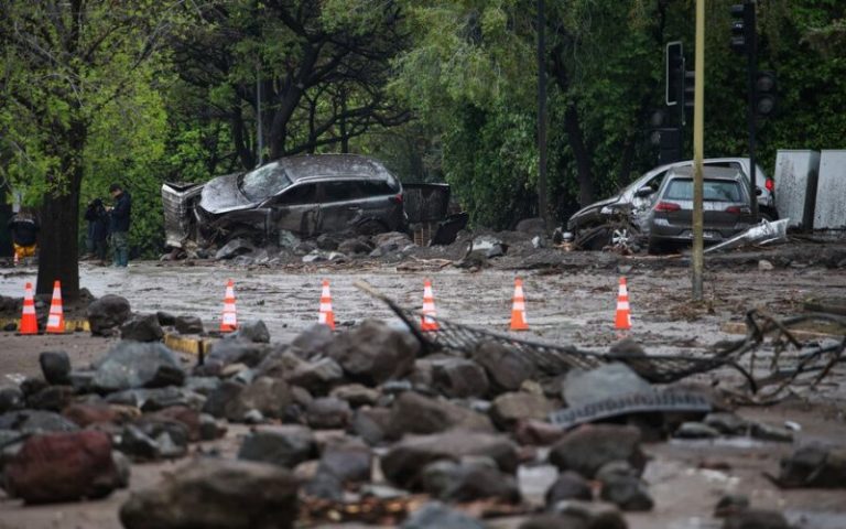 Aluvión en Las Condes: experto advierte que falta de radares meteorológicos limita la alerta temprana