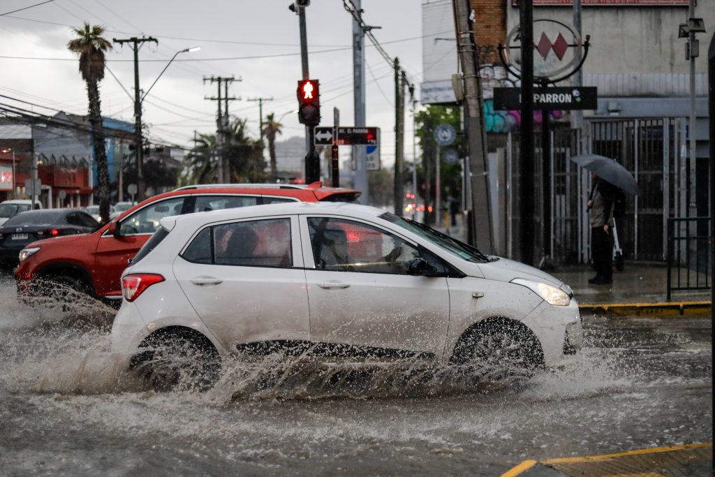 Suspenden las clases este martes 20 de octubre en 10 comunas de la Región Metropolitana: conócelas acá