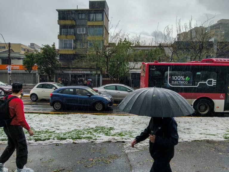 Sistema frontal se acerca: DMC alerta por precipitaciones en cinco regiones durante la próxima semana