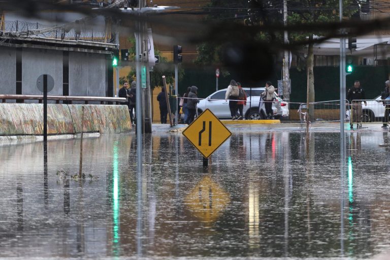Lluvia fuerte en Santiago: ¿a qué hora comenzaría?