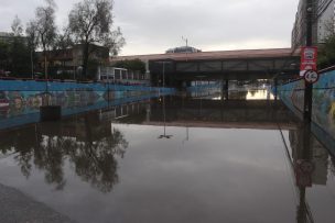 Alerta Roja en la Región Metropolitana: 115 establecimientos sin clases y 15 viviendas dañadas por temporal