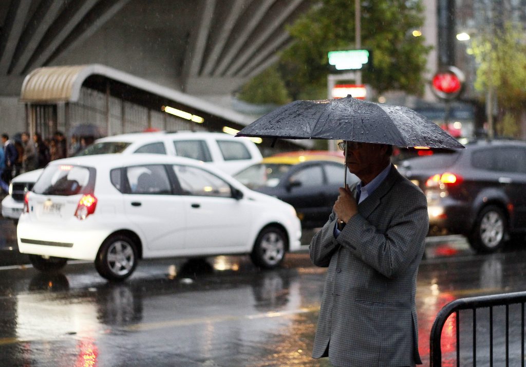 DMC anticipa jornada inestable en Santiago: revisa la lluvia y posible tormenta eléctrica para este viernes