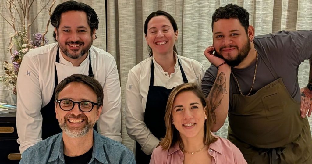 “Siempre hay un chileno” estrena temporada con visita a restaurante chileno con estrella Michelin en Singapur